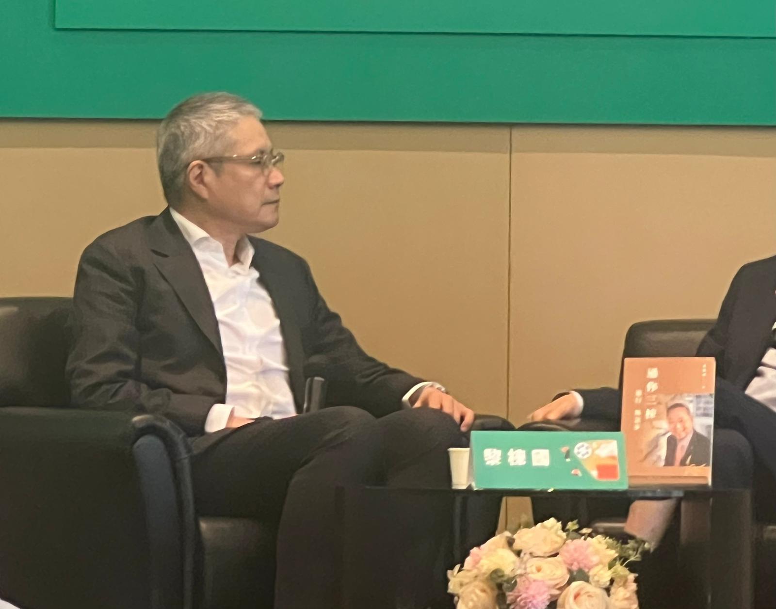 管浩鳴分享了23條立法的趣事。(江思嬅攝)