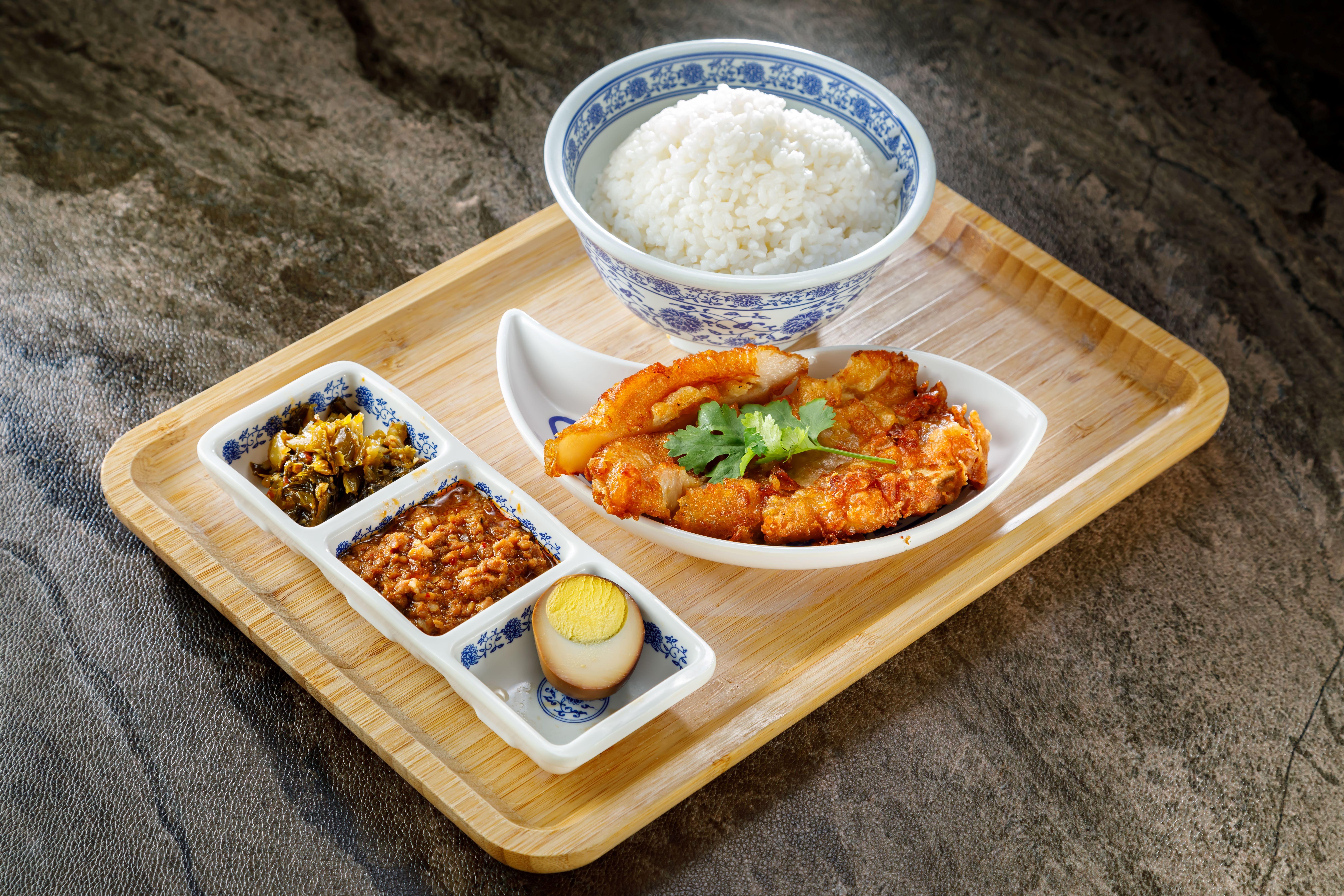 脆炸豬扒辣肉碎滷蛋碗飯 HK$55