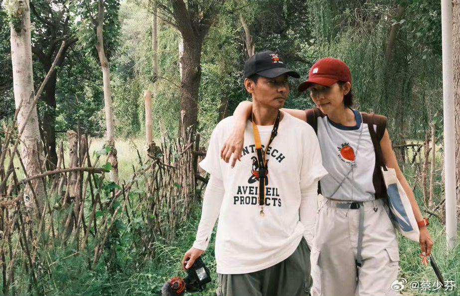 網民指張晉顏值不保,感覺比太太老十年。