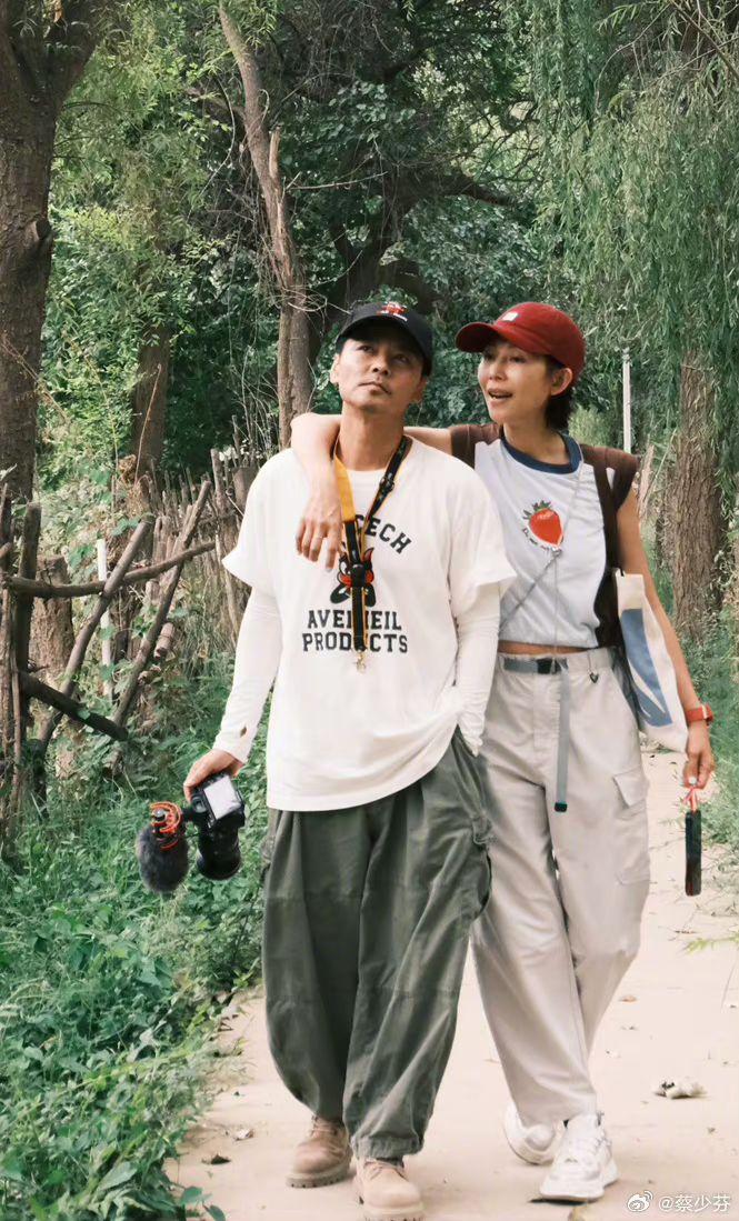 蔡少芬與張晉結婚16年恩愛如初。