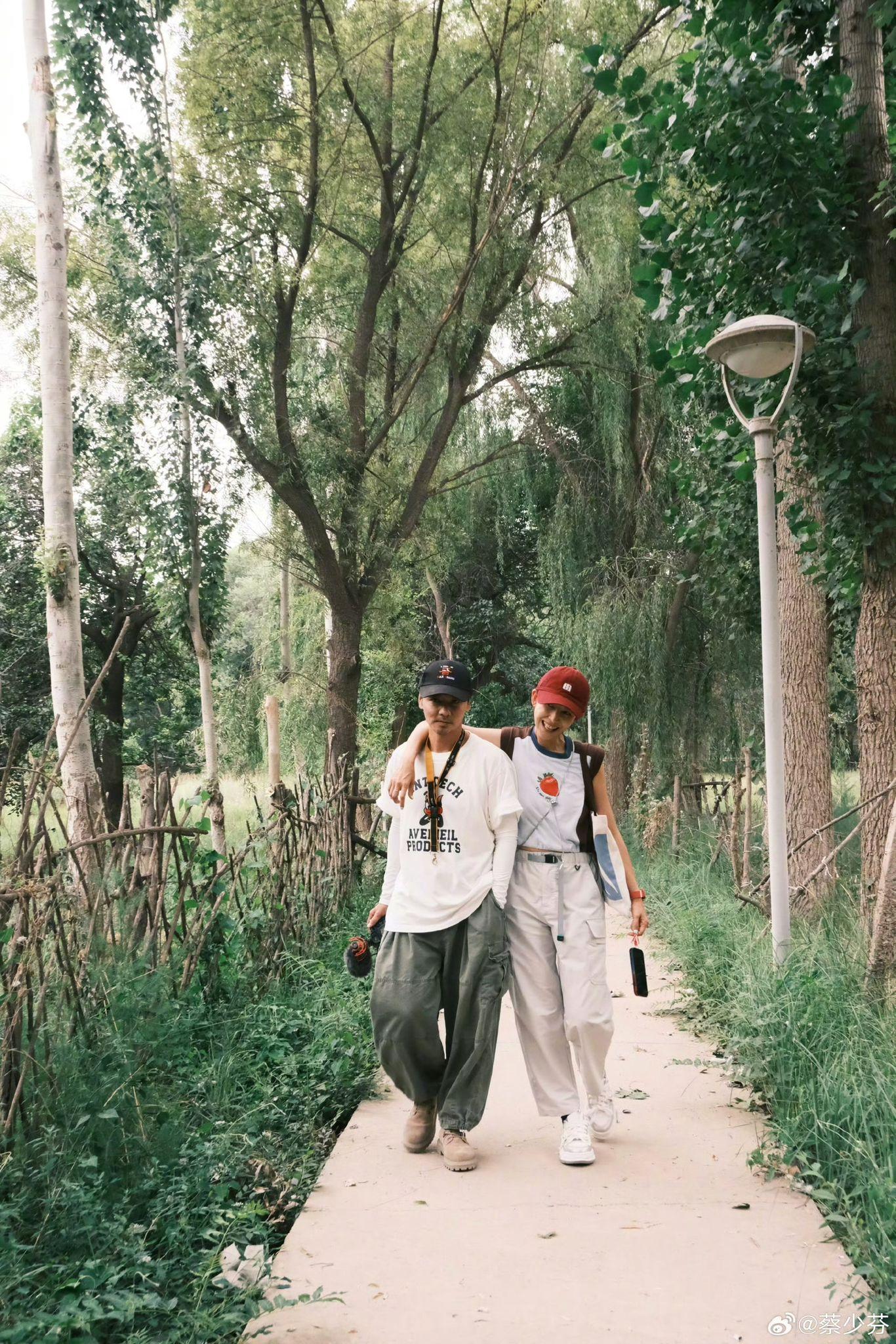 蔡少芬與張晉結婚16年恩愛如初。