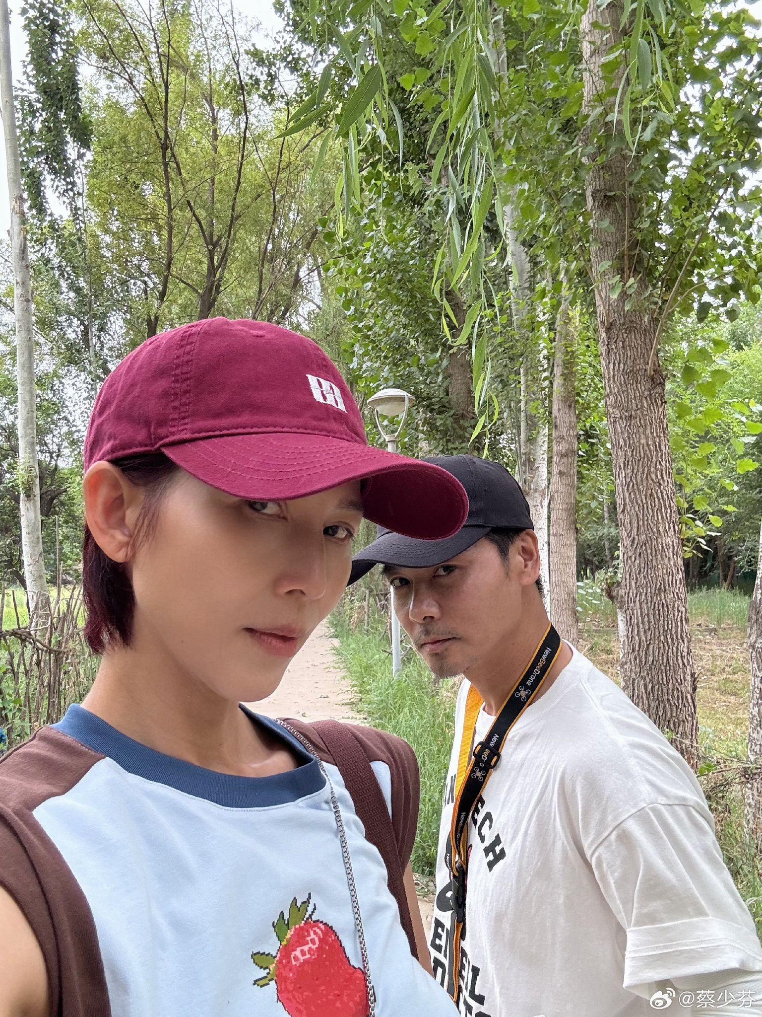 網民指張晉顏值不保,感覺比太太老十年。