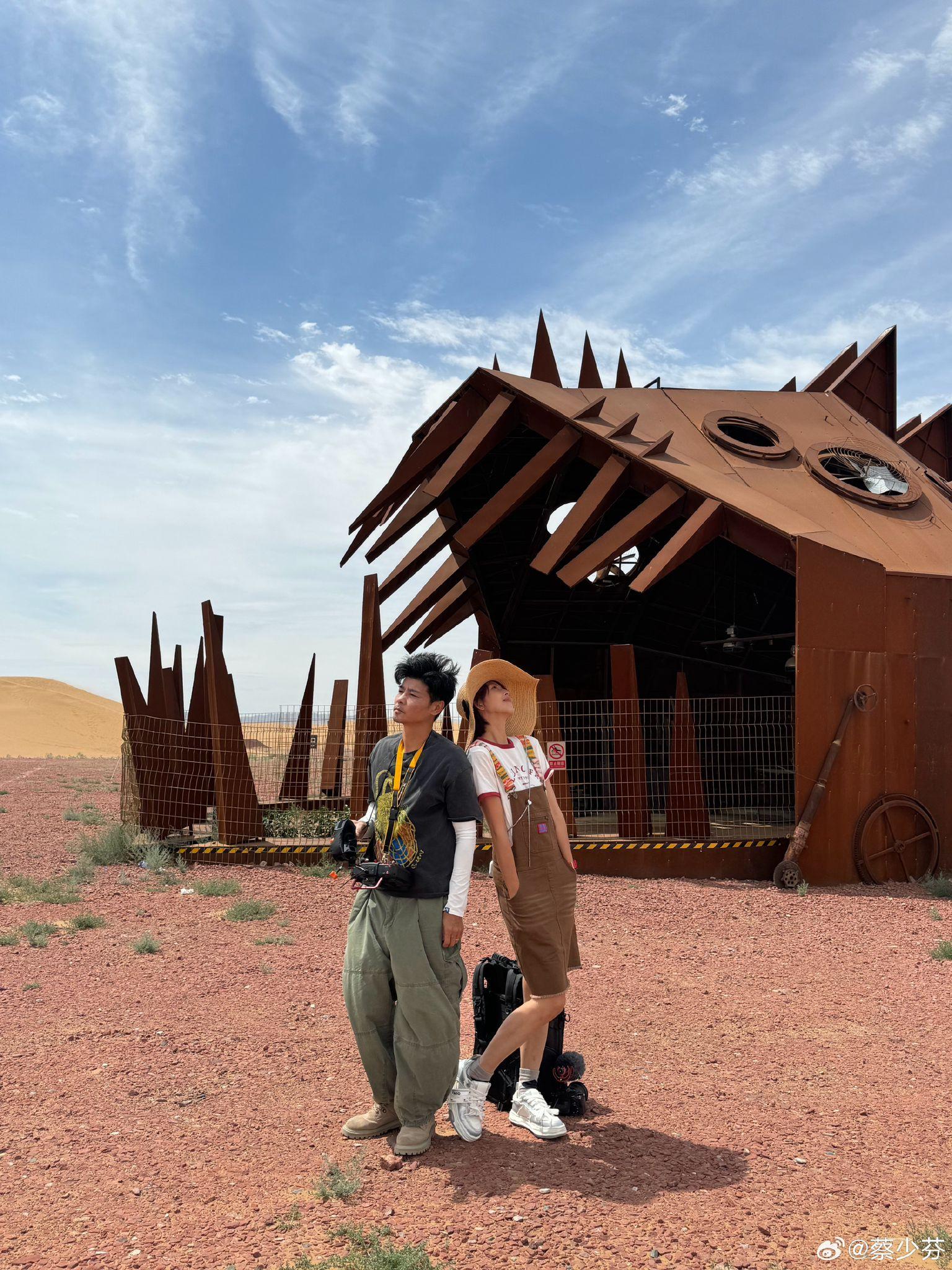 日前,兩公婆撇甩仔女到寧波旅行。