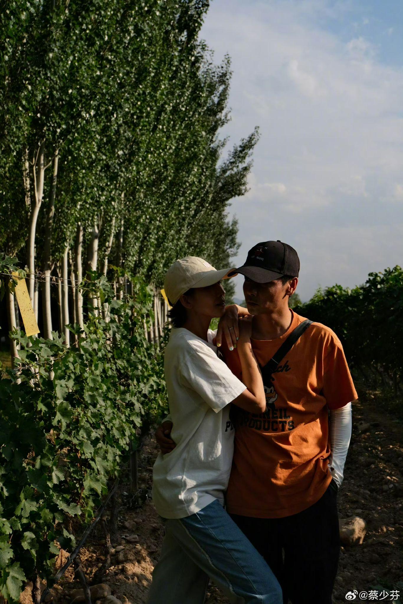 日前,兩公婆撇甩仔女到寧波旅行。