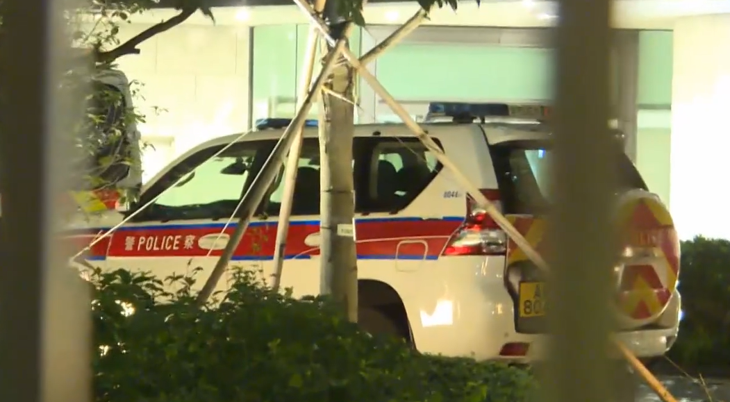 將軍澳日出康城一名32歲女子,涉嫌殺死30歲丈夫,被控一項謀殺罪,案件於觀塘裁判法院提堂。(有線新聞畫面)