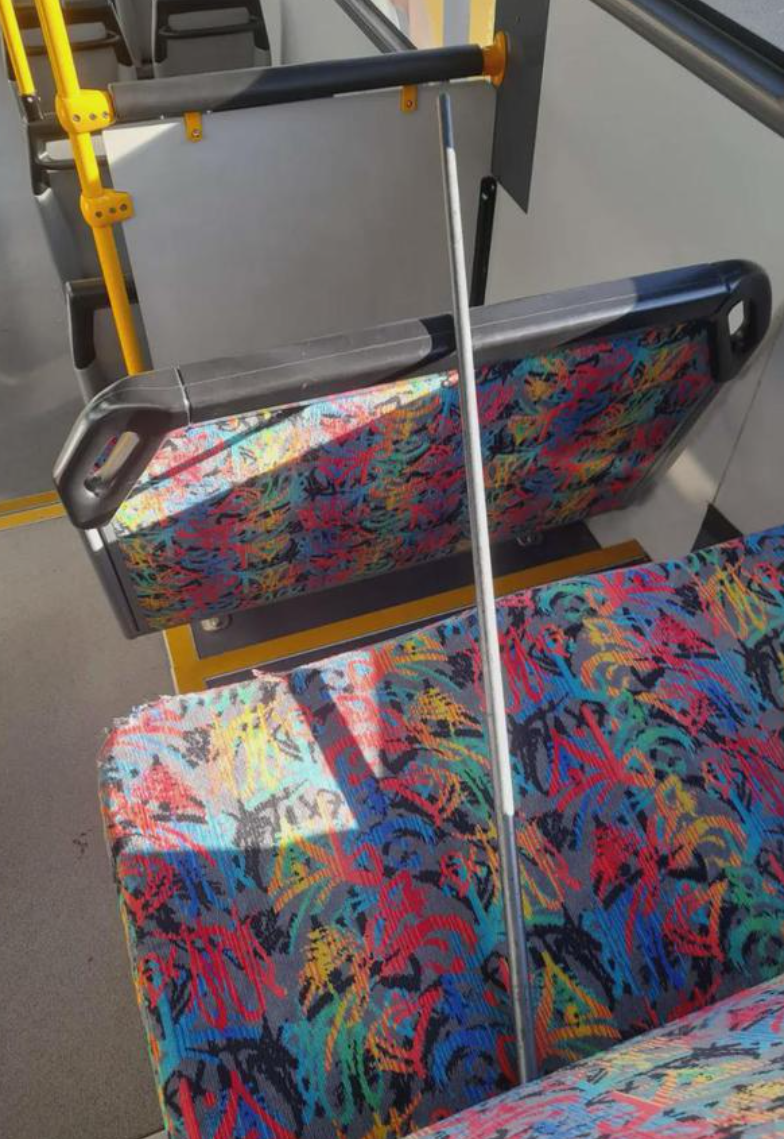 一名16歲中國留學生上周在新西蘭奧克蘭的巴士上,遭人用金屬棍襲擊,面部嚴重損傷。(網上圖片)