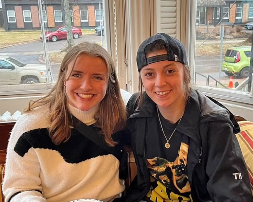 兩名女事主MacLean(左)和Hogan(右)。(互聯網)