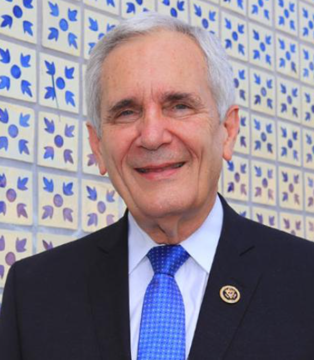 得州眾議員道格特(Lloyd Doggett)公開呼籲拜登退選。(資料圖片)