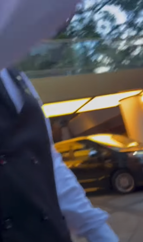 小紅書流傳一段影片,一名酒店男職員與疑拍片者互罵,其間男職員激動爆粗以惡劣態度叫對方離開,「X你咪X你囉,阻X住晒!X你老X臭X!」