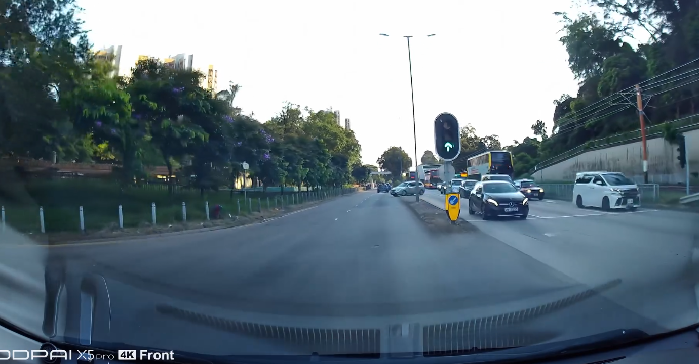 車Cam直擊|屯門中港車路上突「U turn」疑違法(FB@車cam L(香港群組))