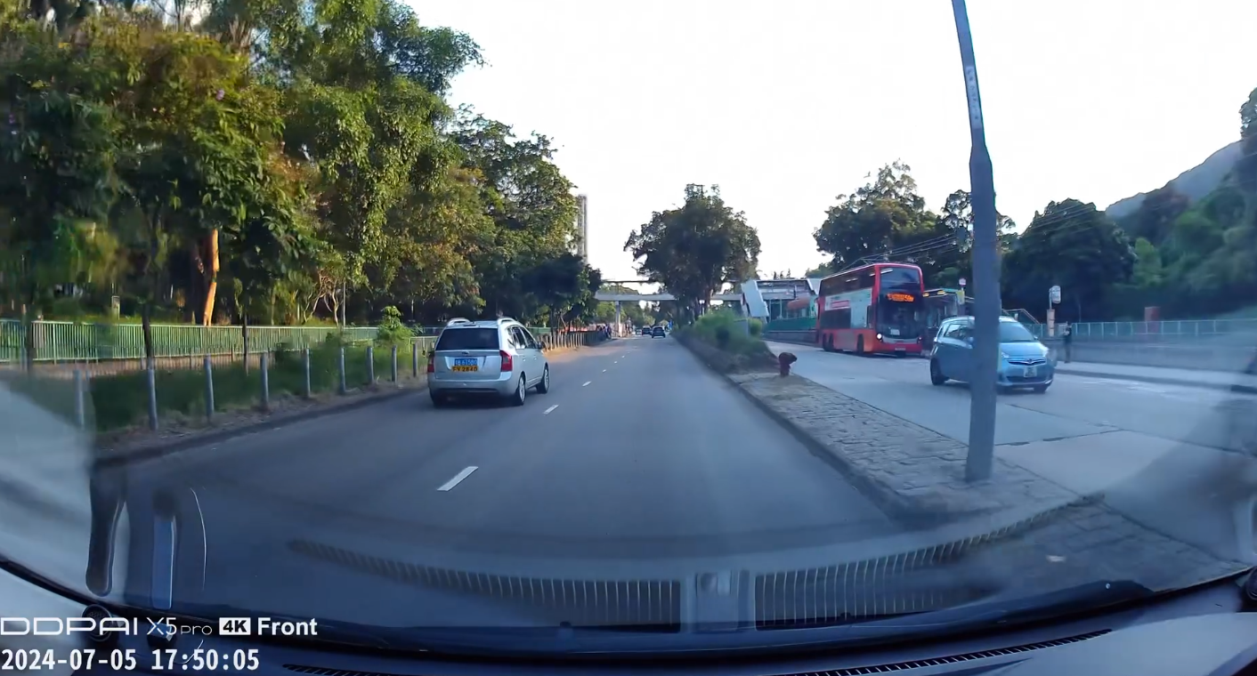 車Cam直擊|屯門中港車路上突「U turn」疑違法(FB@車cam L(香港群組))