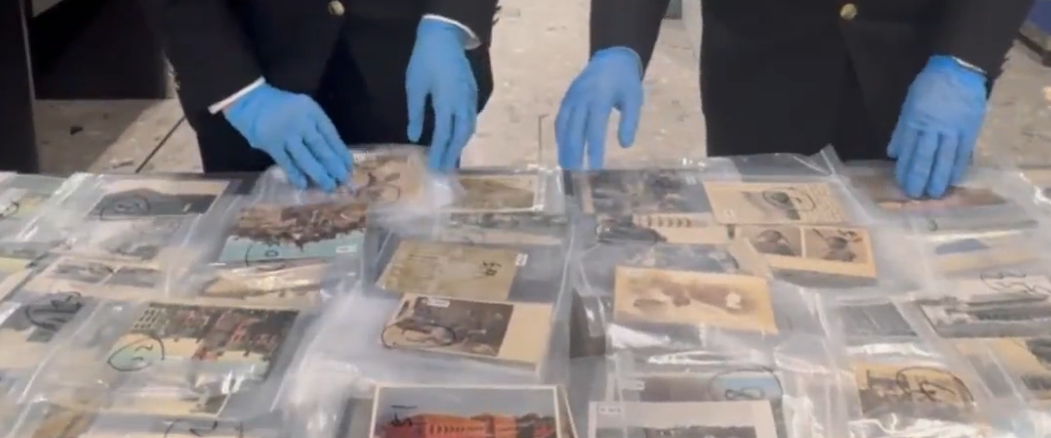 西九龍站海關查獲393張清代至民國明信片。(微信公眾號@海關發布)