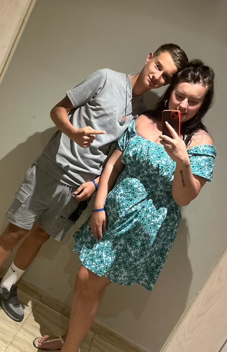 Dolan與媽媽。(互聯網)