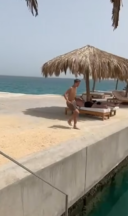 Dolan之前去埃及旅行時亦曾跳水。(互聯網)