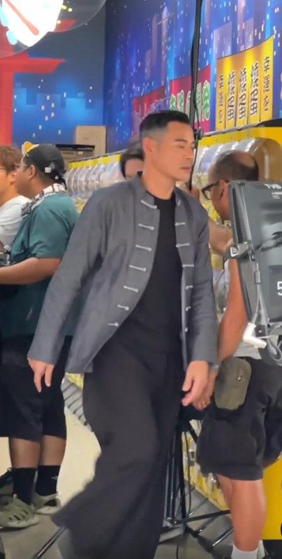 黃智賢在一中商圈拍攝《武林》。