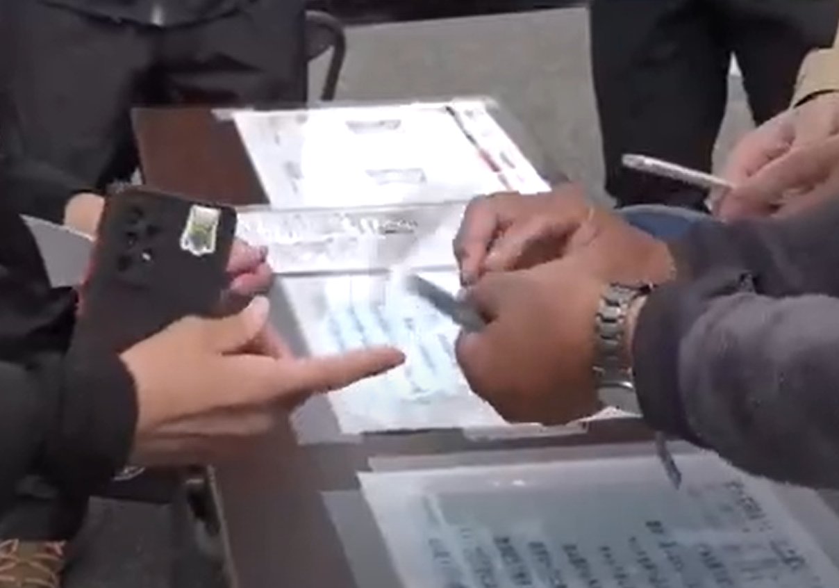 富士山登山者要獲查核才可以登山。(新聞截圖)