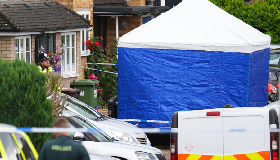 英國北倫敦周二(9日)發生三屍命案,死者為英國廣播公司(BBC)電台賽馬評述員亨特(John Hunt)的妻子及兩名女兒,三人曾被綁起,再以十字弓殺害。