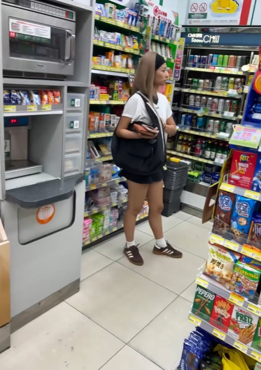 原本173cm高的kayan9896在網民的鏡頭下變成153cm。