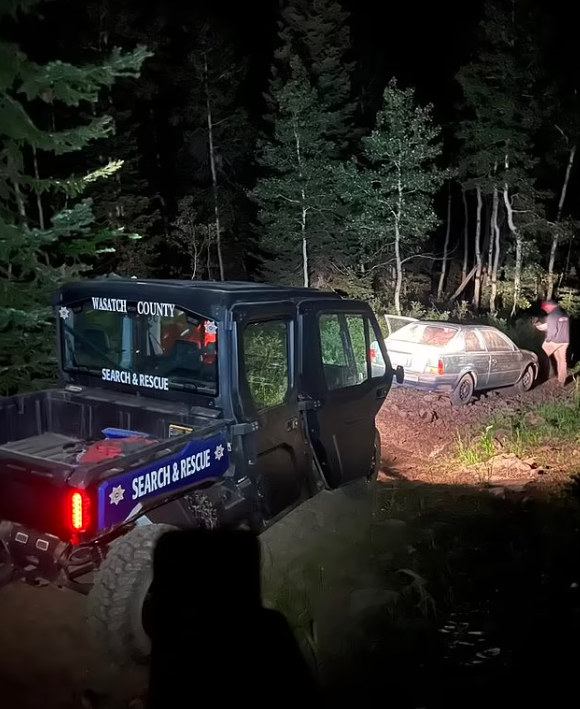 司機半夜慘陷荒山窄泥路,原因是揀了Google Maps導航提供的捷徑。(互聯網)