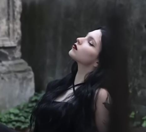 女事主被熊襲擊死亡。(互聯網)