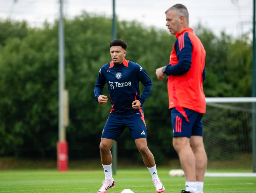 去年與滕哈格反面的英格蘭翼鋒查頓辛祖,正式歸隊參加季前訓練,重投大隊一齊練波。(曼聯圖片)