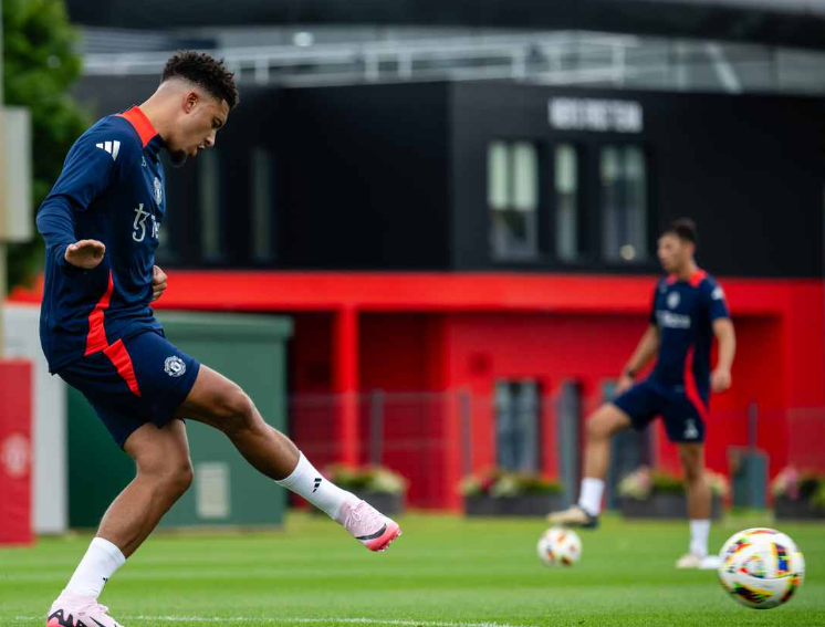 去年與滕哈格反面的英格蘭翼鋒查頓辛祖,正式歸隊參加季前訓練,重投大隊一齊練波。(曼聯圖片)