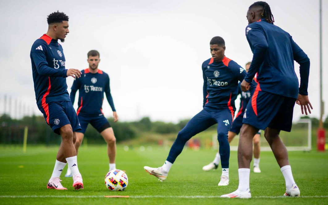 去年與滕哈格反面的英格蘭翼鋒查頓辛祖,正式歸隊參加季前訓練,重投大隊一齊練波。(曼聯圖片)