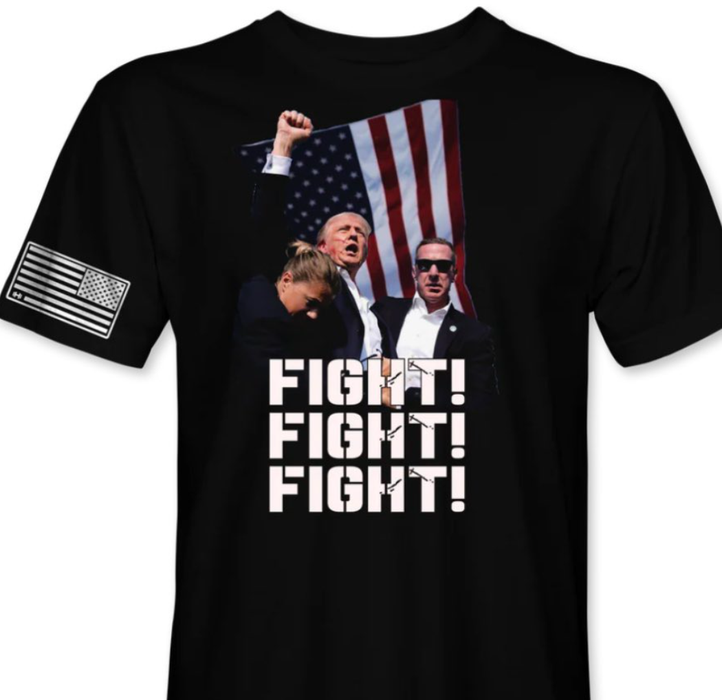 一眾美國商家也紛紛推出印有特朗普握拳照片的T恤(網上圖片)