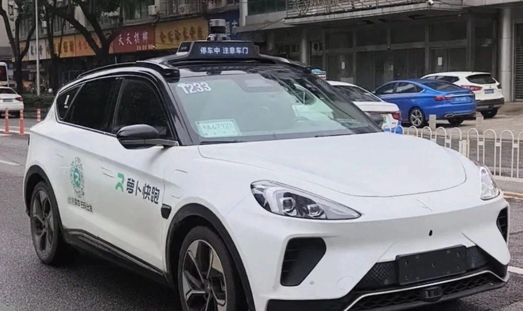 百度旗下自動駕駛無人的士「蘿蔔快跑」獲內地計劃立法規管而推動發展(網上圖片)