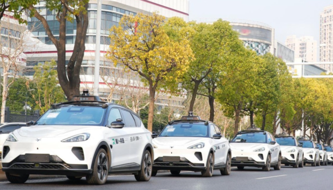 百度旗下自動駕駛無人的士「蘿蔔快跑」獲內地計劃立法規管而推動發展(網上圖片)
