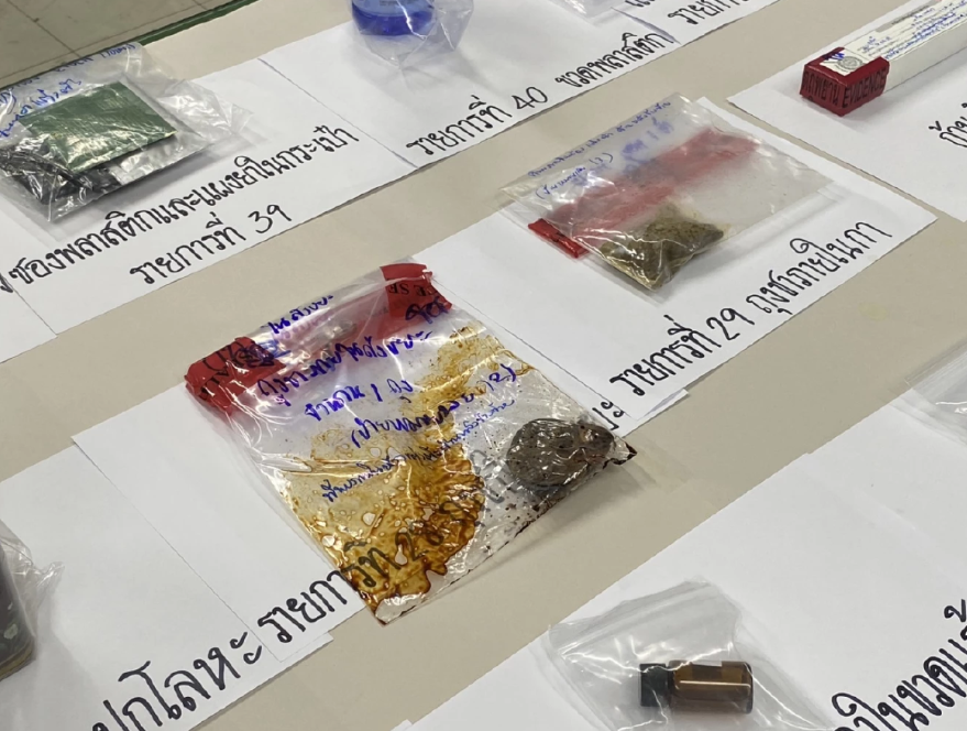 警方在現場檢獲含毒茶包。(互聯網)