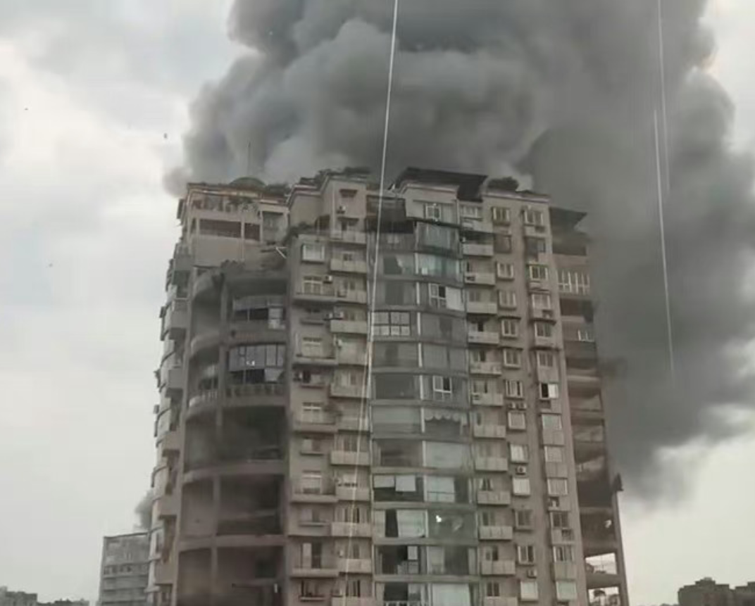 四川百貨大樓施工不慎致大火16死