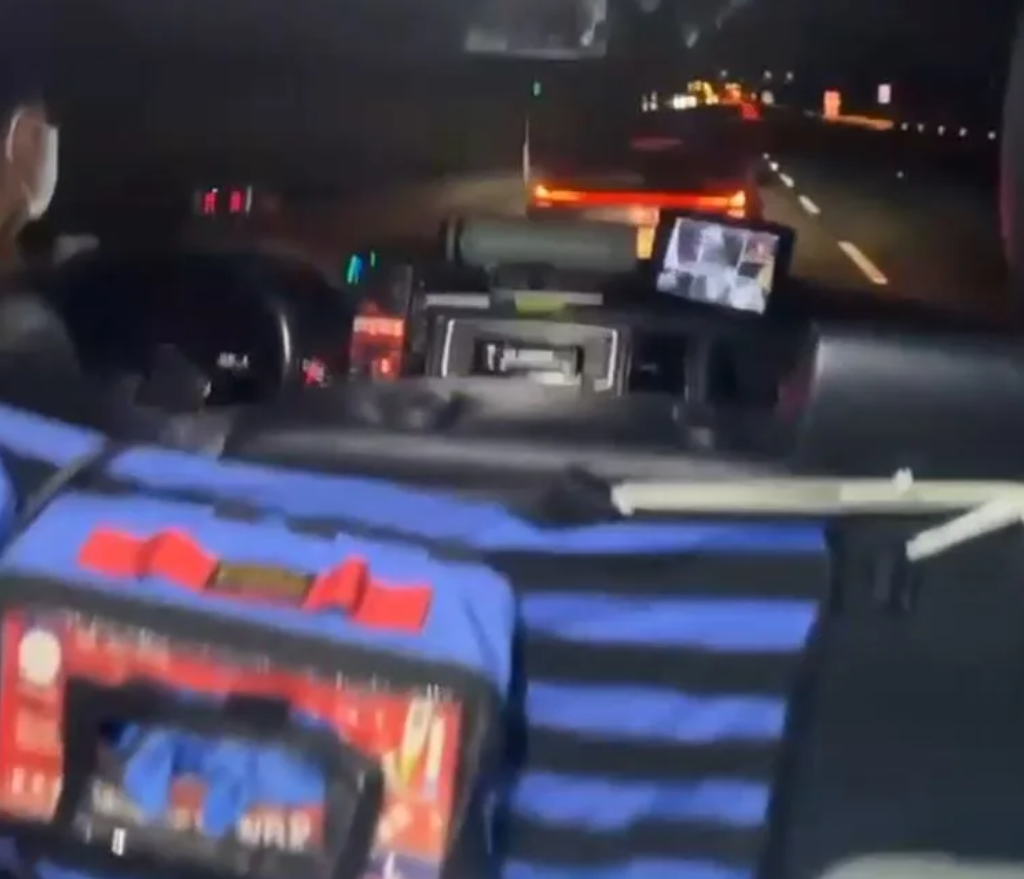 台灣一名18歲癌末男病人因彌留,坐救護車準備回家欲度最後時光,惟救護車在途中被一架私家車擋路,屢次鳴笛仍沒有讓路,結果病人在路上遺憾離世;其家屬事後於網上發文尋人,要求該名私家車司機到靈堂道歉。