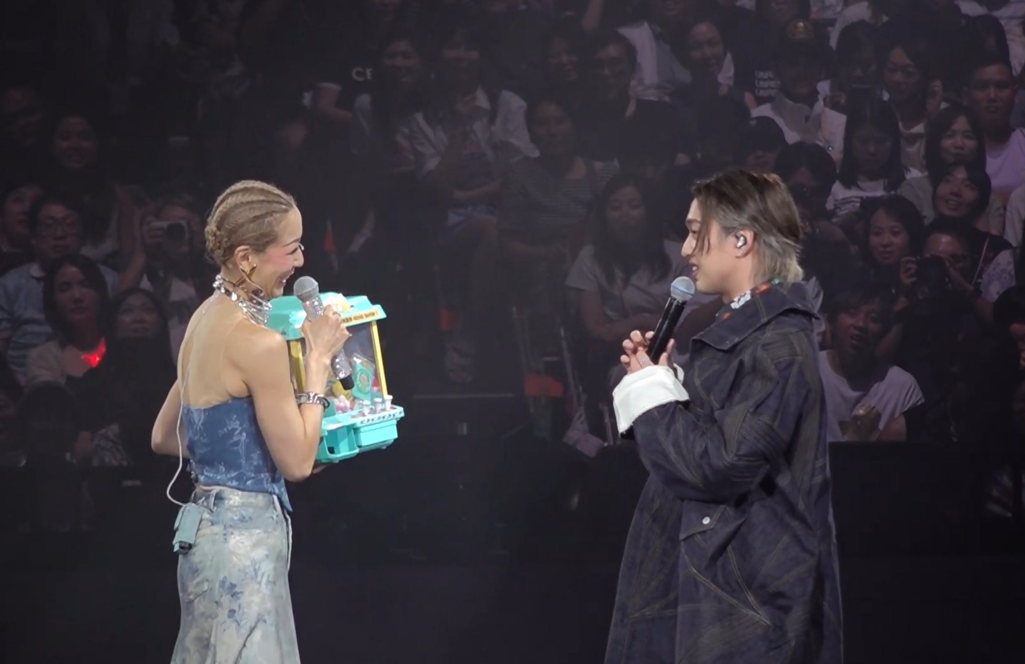 鄭秀文昨晚個唱請來MIRROR的柳應廷任表演嘉賓。