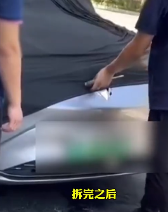 內地傳媒報道,一輛購買兩個月的極狐汽車電動車周三(24日)在杭州街頭突自燃,惟車廠人員到場後竟先拆走車廠標誌及蓋黑布,車主不滿車廠的處理手法