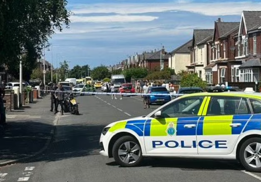 案發在紹斯波特的Hart Street,警方封鎖現場。(互聯網)