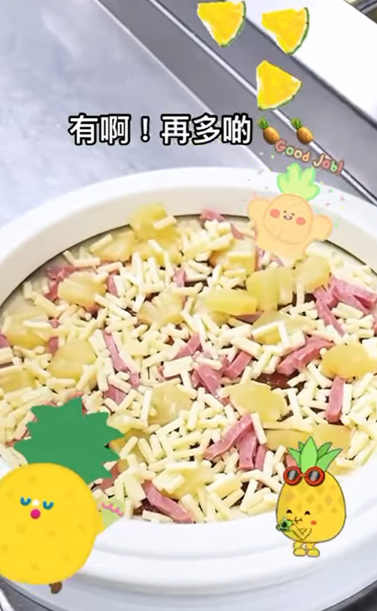 Pizza Hut亦發布「製作」菠蘿Pizza的影片。