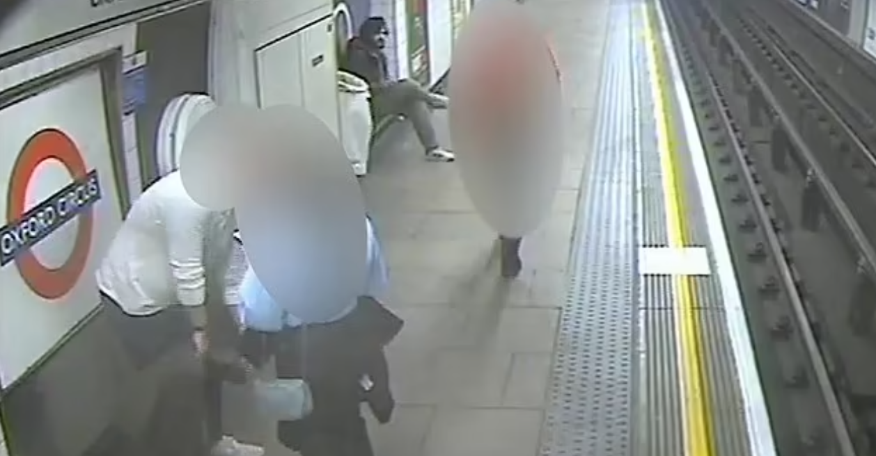 男子遭落落路軌。(互聯網)