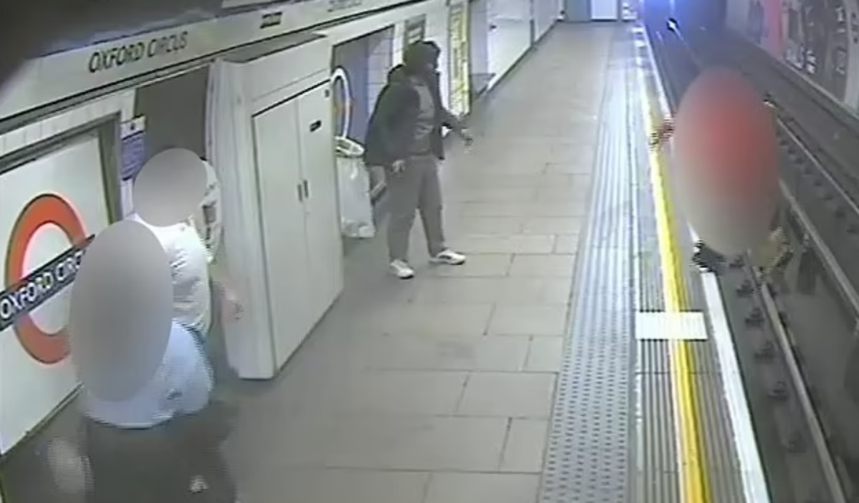 男子遭落落路軌。(互聯網)