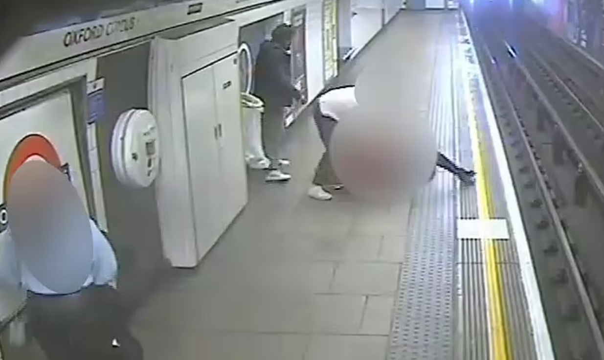 男子遭落落路軌。(互聯網)