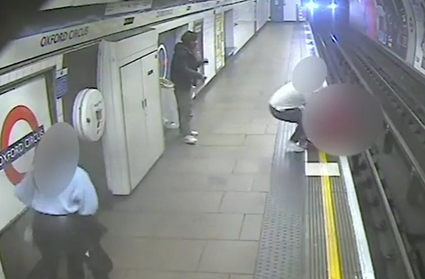 男子遭落落路軌。(互聯網)