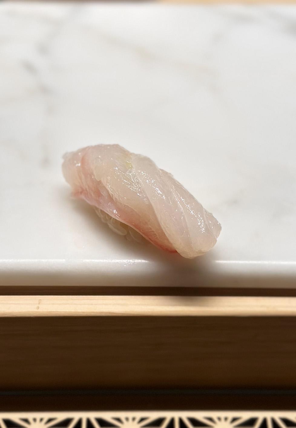 西貢的青斑做成壽司,我覺得主要欣賞它的質感