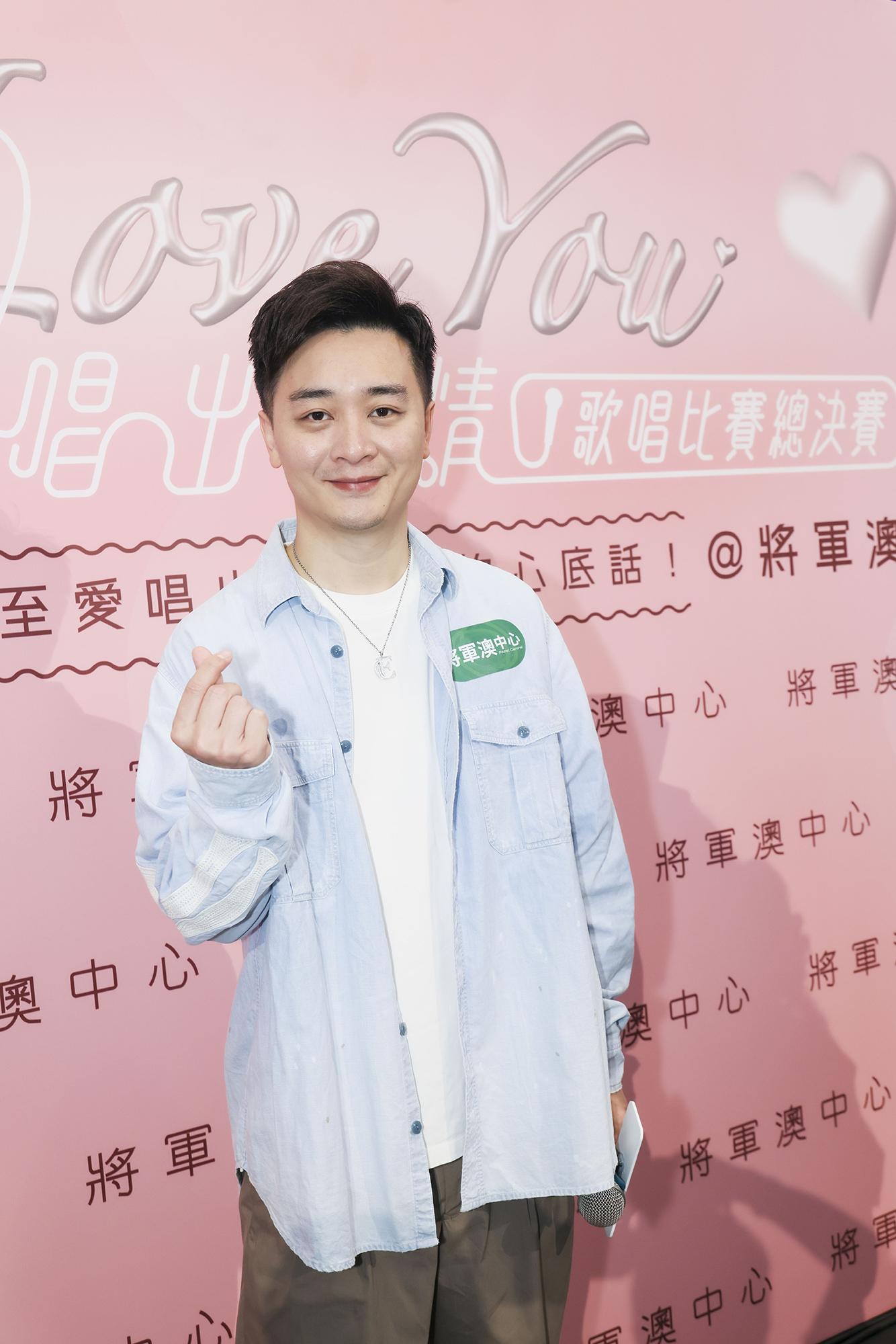 譚輝智原來很喜歡唱慘情歌。