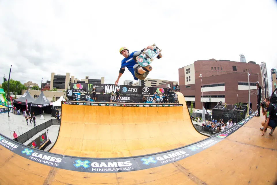 麥當奴從1986年已經開始「踩板」,是90年代的滑板名將。(Getty)