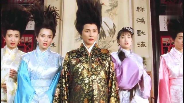 鄭佩佩當年挑戰搞笑角色。