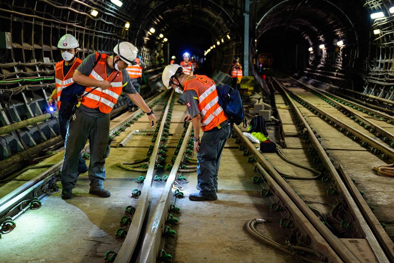 港鐵指,是次維修工程歷時18小時,動用500名工程人員。(港鐵圖片)