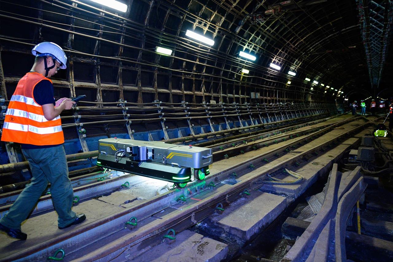 港鐵指,是次維修工程歷時18小時,動用500名工程人員。(港鐵圖片)