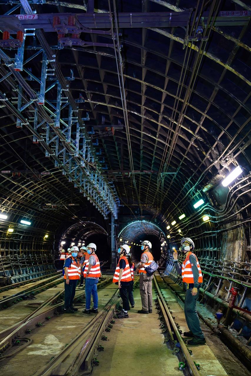 港鐵指,是次維修工程歷時18小時,動用500名工程人員。(港鐵圖片)