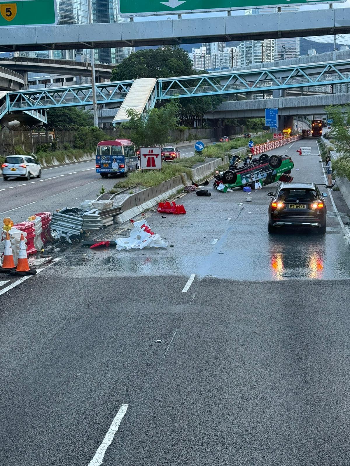 消防到場救出被困司機;巴士上2名男女乘客被玻璃濺傷,3人由救護車送院治理。(馬路的事(即時交通資訊區)@FB)