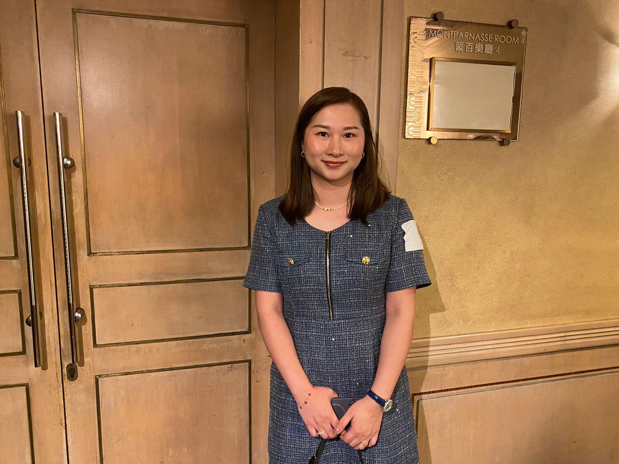 黃金海灣開售買家心聲,陳女士擲千萬掃5伙開放式戶收租,看好樓價接近見底。